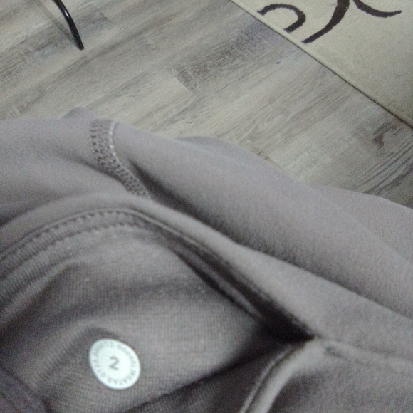 Lululemon athletic pants - Picture 4 of 4